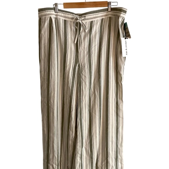 Alex & Jordan Livin in Linen Pants - Picture 2 of 3